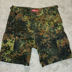 Supreme German Camo cargo shorts size 32
